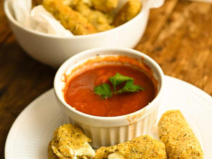 keto cheese sticks served with low carb marinara sauce