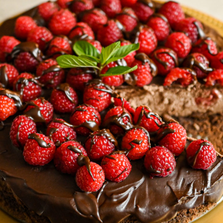 keto chocolate raspberry cheesecake featured image