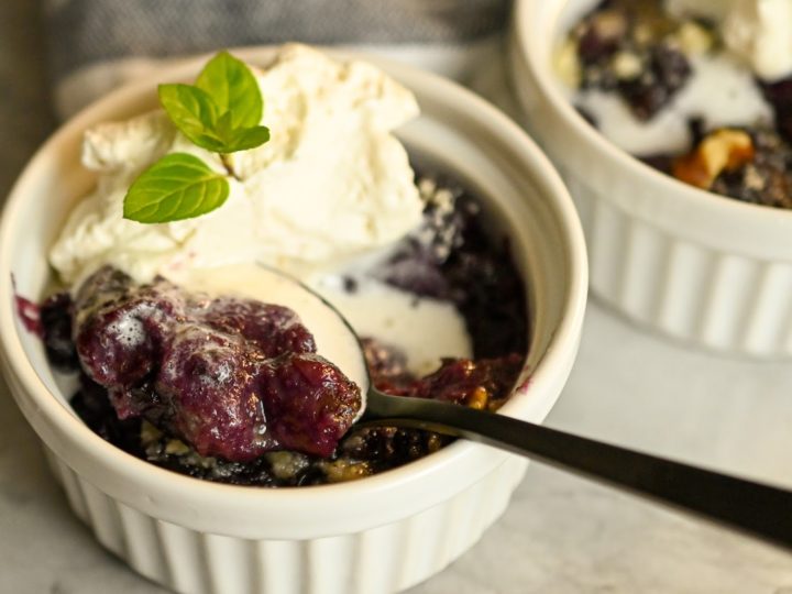 Low Carb Blueberry Crisp With a Scoop of vanilla ice cream 