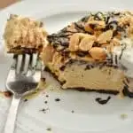 This keto peanut butter chocolate pie is one rich, creamy, dreamy dessert. It's not only low in carbs, sugar-free, grain-free, gluten-free, but also a no-bake pie. Keto peanut butter chocolate pie|keto pie| low carb pie|Keto no-bake pie|low carb no bake pie| low carb peanut butter chocolate pie