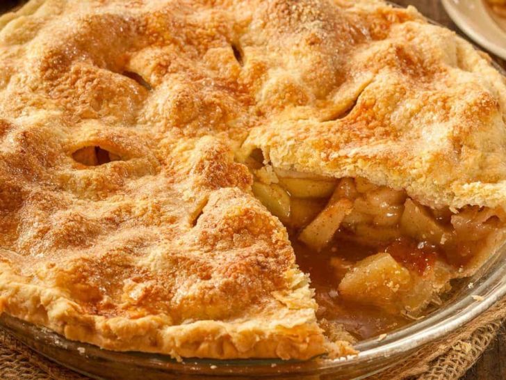 It’s a delicious keto mock apple pie that uses chayote squash in place of apples. Enjoy a keto apple pie that fits your macros and is guilt-free.