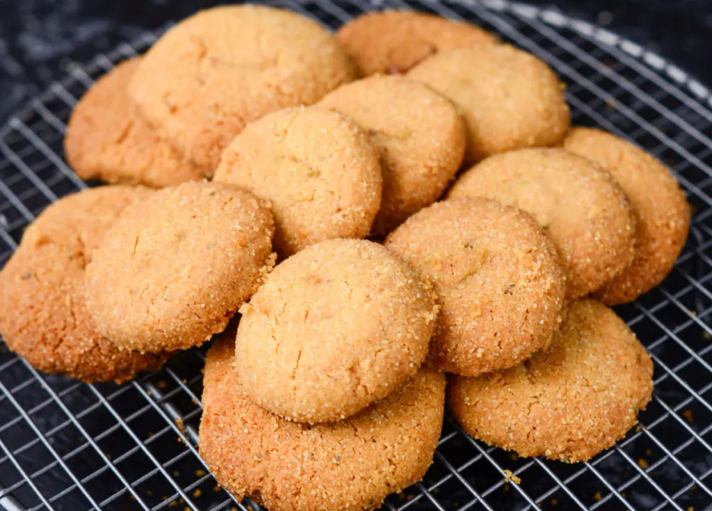 almond flour shortbread cookies sliced and baked