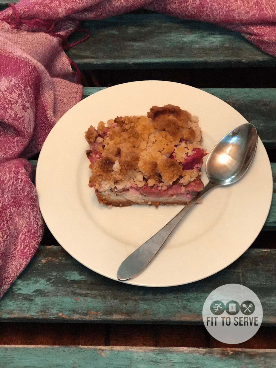 Delicious Keto Strawberry Rhubarb Crumble · Fittoserve Group
