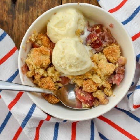 Keto Strawberry Rhubarb Crumble-I've always loved the combination of strawberries and rhubarb but now that I went keto I needed a low carb version of the crumble I used to make when ever rhubarb was in season. #ketostrawberryrhubarbcrumble #ketorhubarbdessert #lowcarbrhubarbdessert