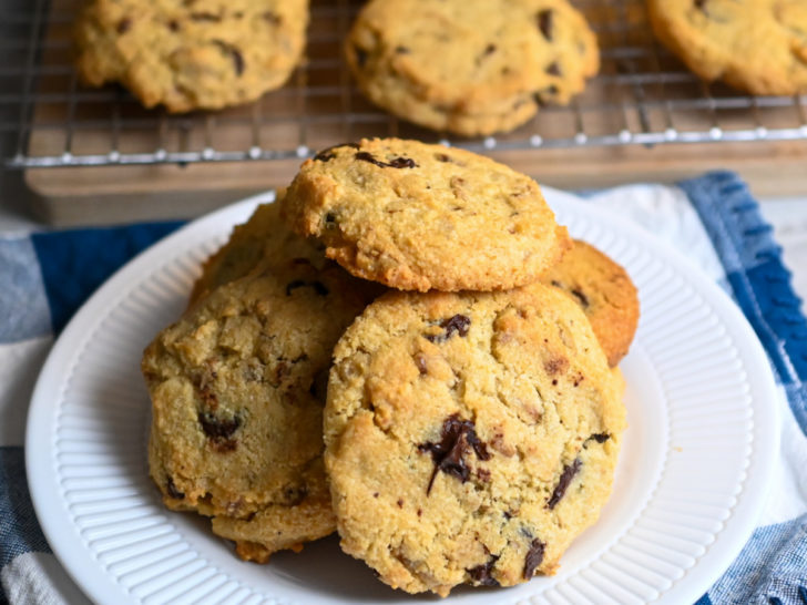 keto chocolate chip cookie featured image