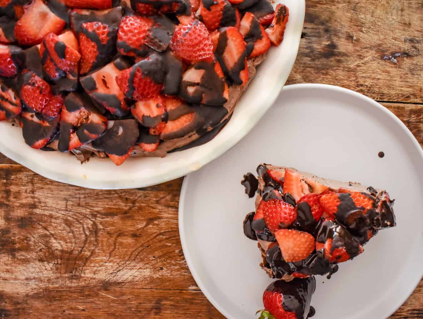 keto no bake strawberry chocolate cheesecake