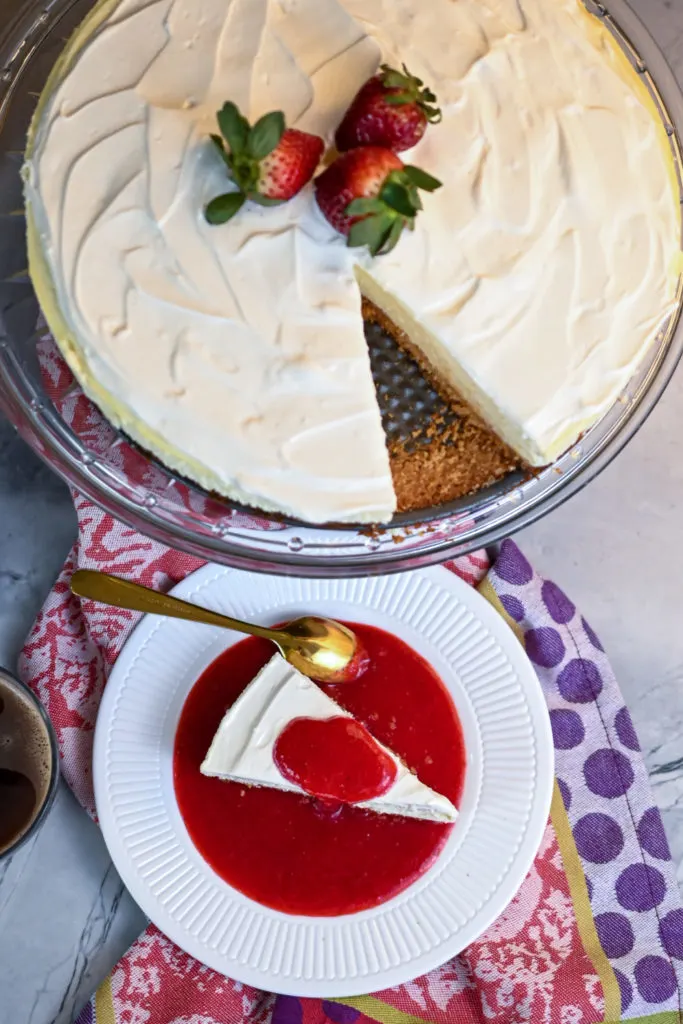 Best keto cheesecake with sour cream topping