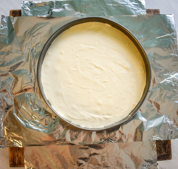 foil prepping cheesecake pan