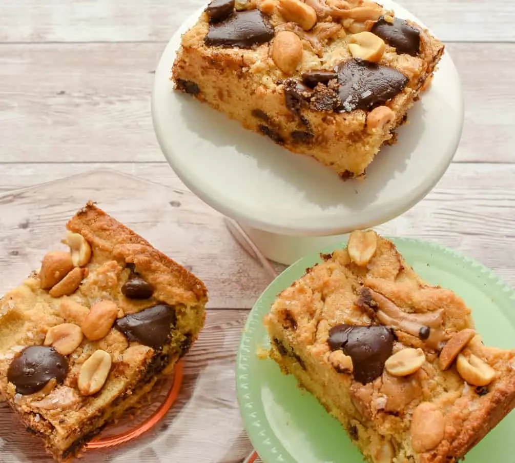 These Keto Peanut Butter Chocolate Chip Bars are loaded with peanut butter and chocolate goodness. Thick and oozing with peanut butter and melty sugar-free chocolate chips makes these the perfect little low carb treat. Â 