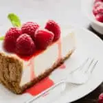 Raspberry keto cheesecake