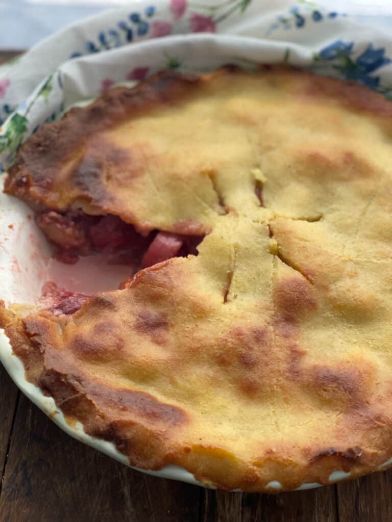 keto Strawberry rhubarb pie ready to serve