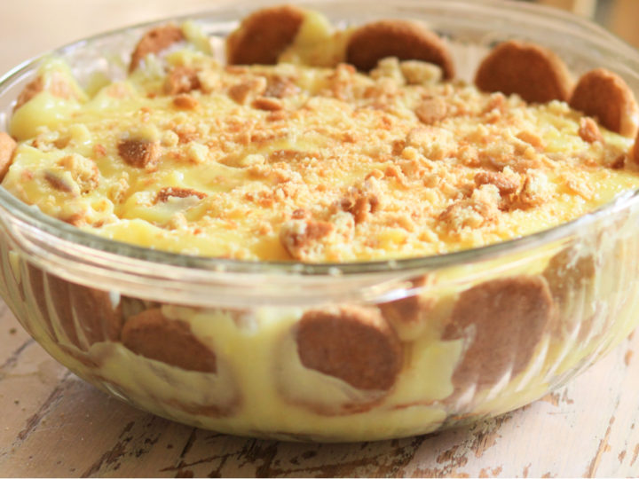 keto banana pudding in a clear bowl