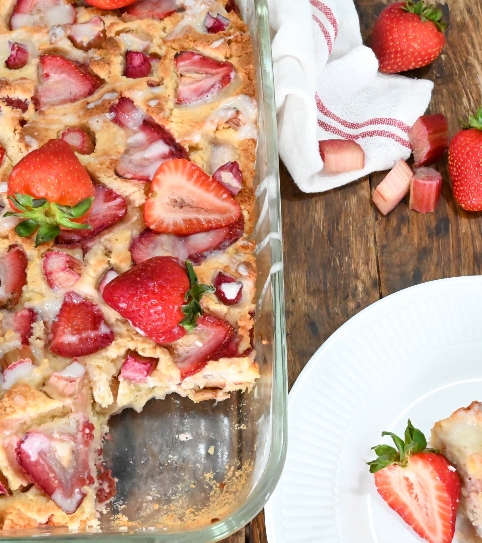 keto strawberry rhubarb coffee cake in a clear rectangle pan
