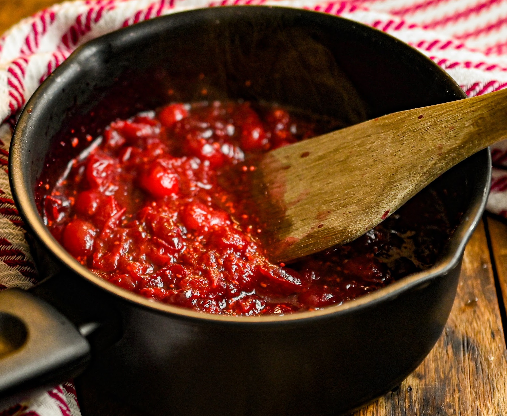 keto cranberry filling being made