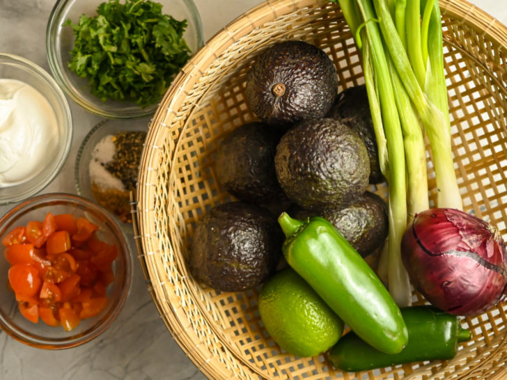 Spicy guacamole ingredients