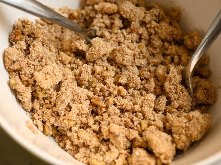 keto streusel topping made from almond flour and coconut flour