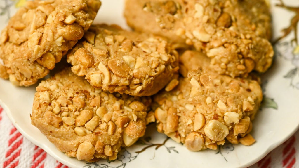 Easy keto no-bake peanut butter cookies recipe