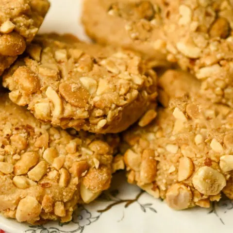 Easy keto no-bake peanut butter cookies recipe