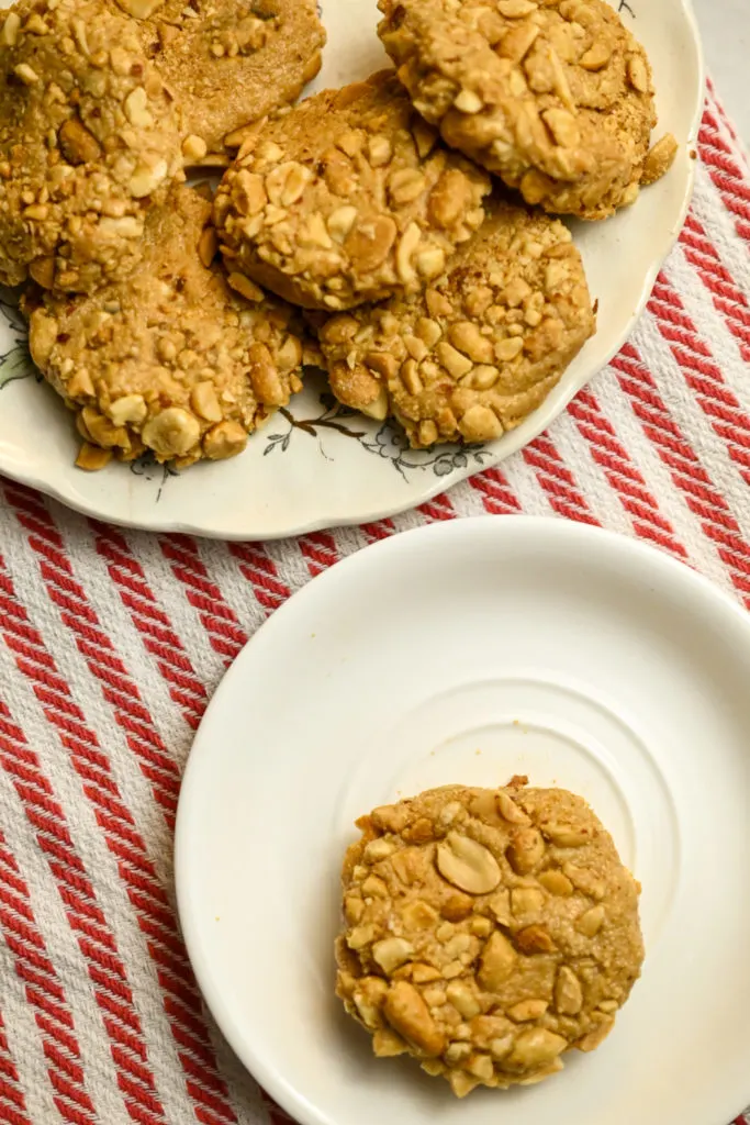 no-bake keto peanut butter cookies