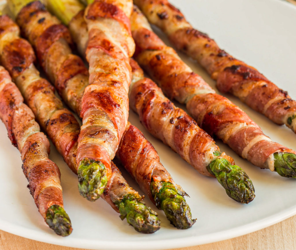 keto bacon wrapped asparagus spears