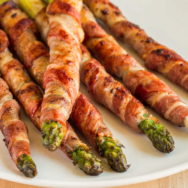 keto bacon wrapped asparagus spears