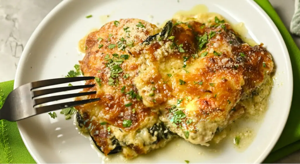 keto-friendly chicken Florentine casserole served