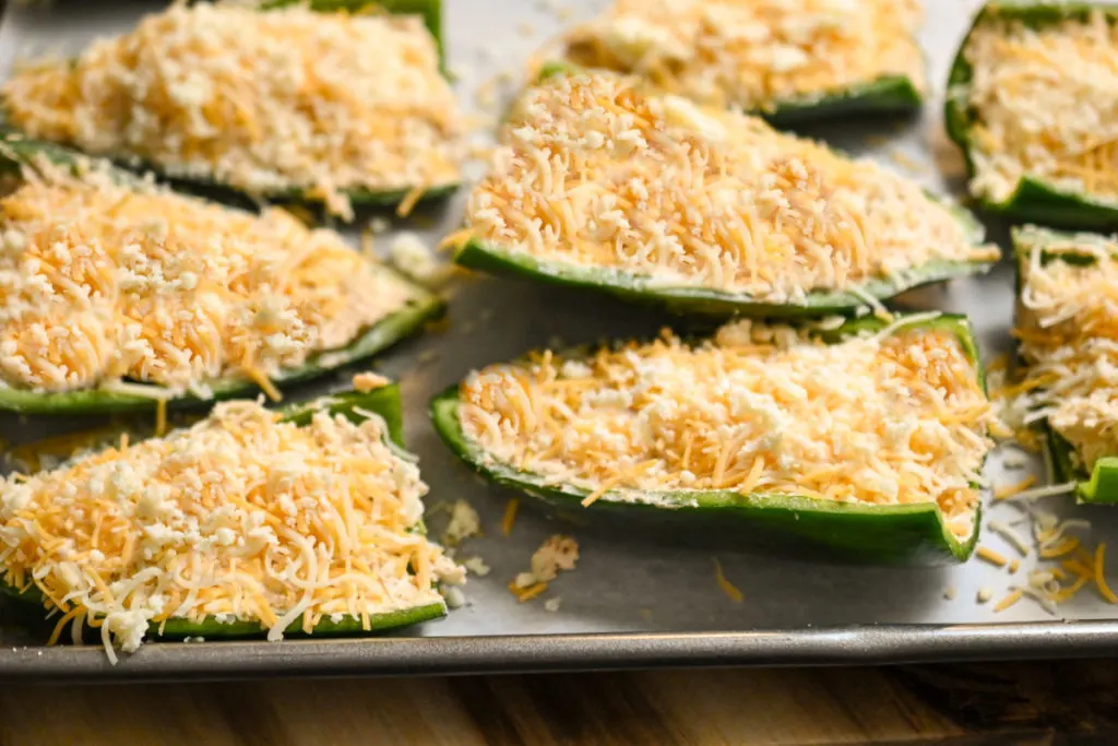 Low-Carb Chicken Cheesy Stuffed Peppers