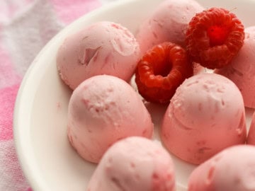 Keto Raspberry Cheesecake Fat Bombs 1200