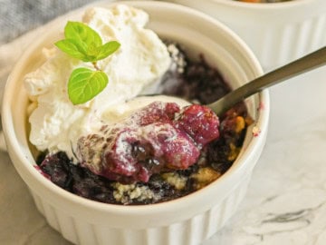 keto blackberry cobbler featured image 1200