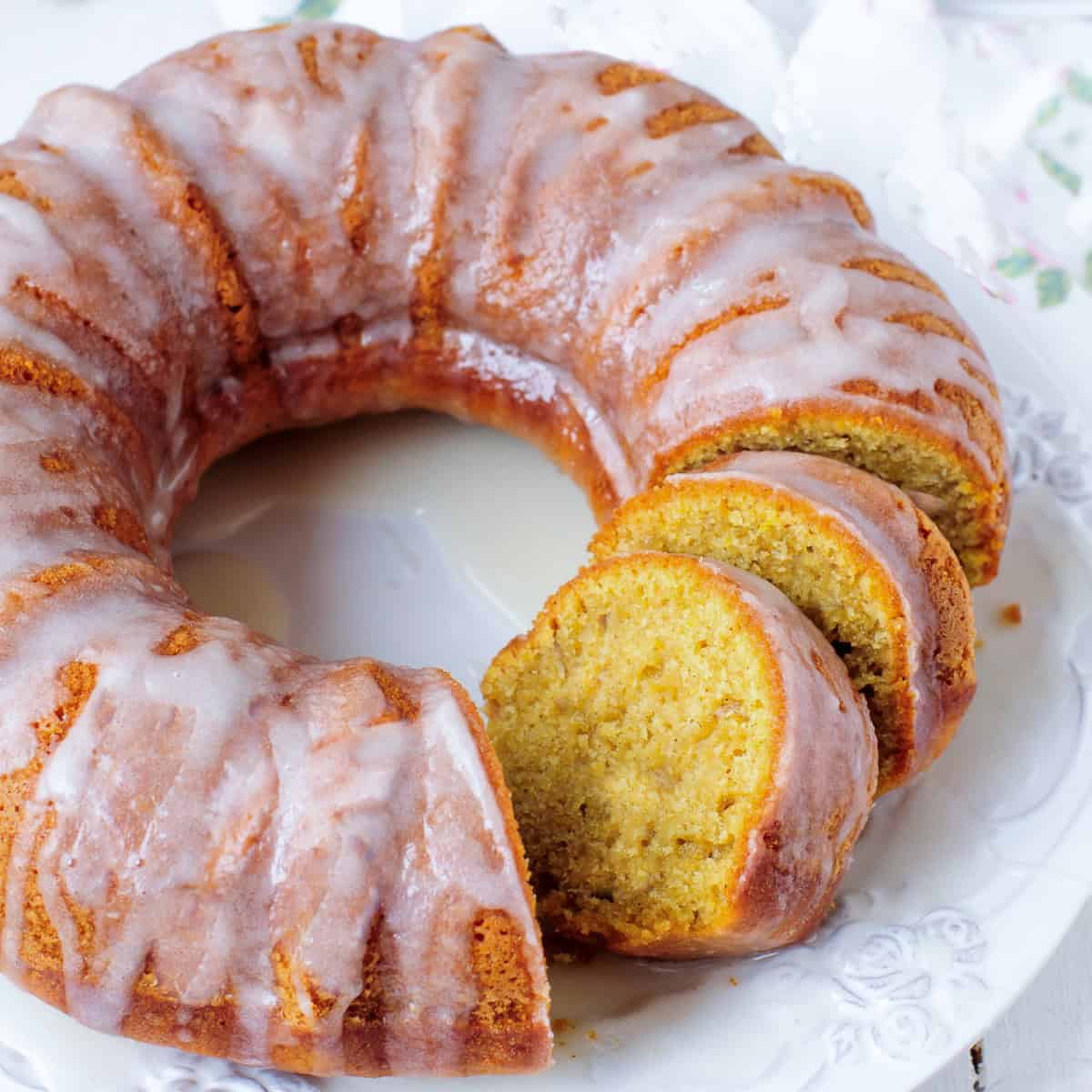 keto banana cake featured image 1200