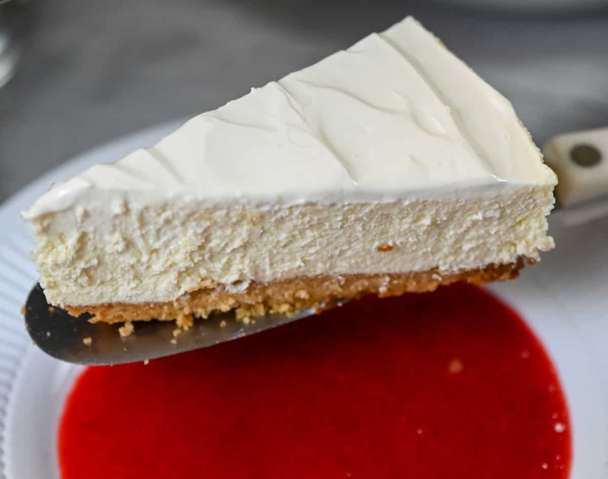 keto cheesecake with fresh strawberry sauce