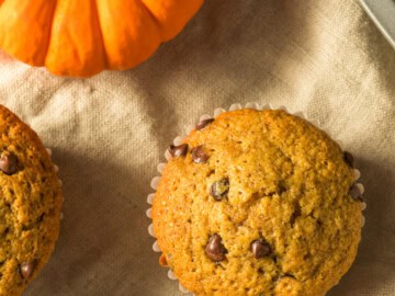 keto pumpkin chocolate chip muffins featured image